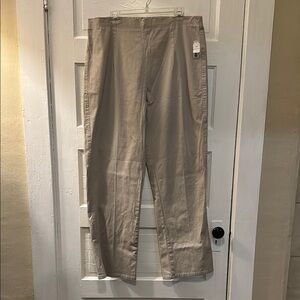 Woman’s Tan Elastic Waist Pants